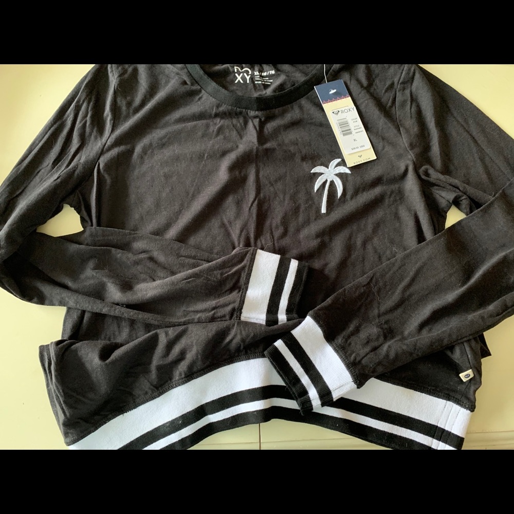 Women’s black lightweight long sleeve